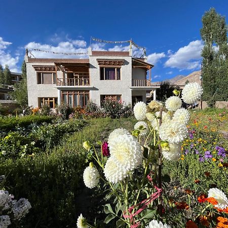 Hotel Chakzot Garden House Leh Esterno foto