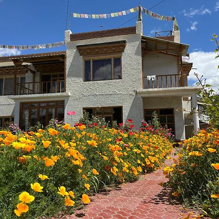 Hotel Chakzot Garden House Leh Esterno foto