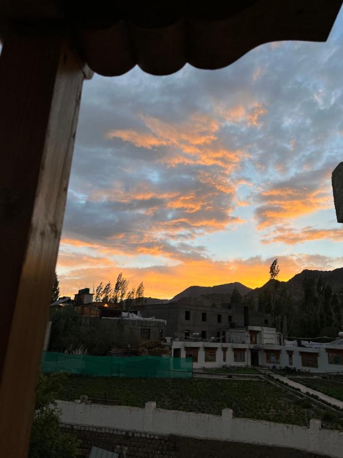 Hotel Chakzot Garden House Leh Esterno foto