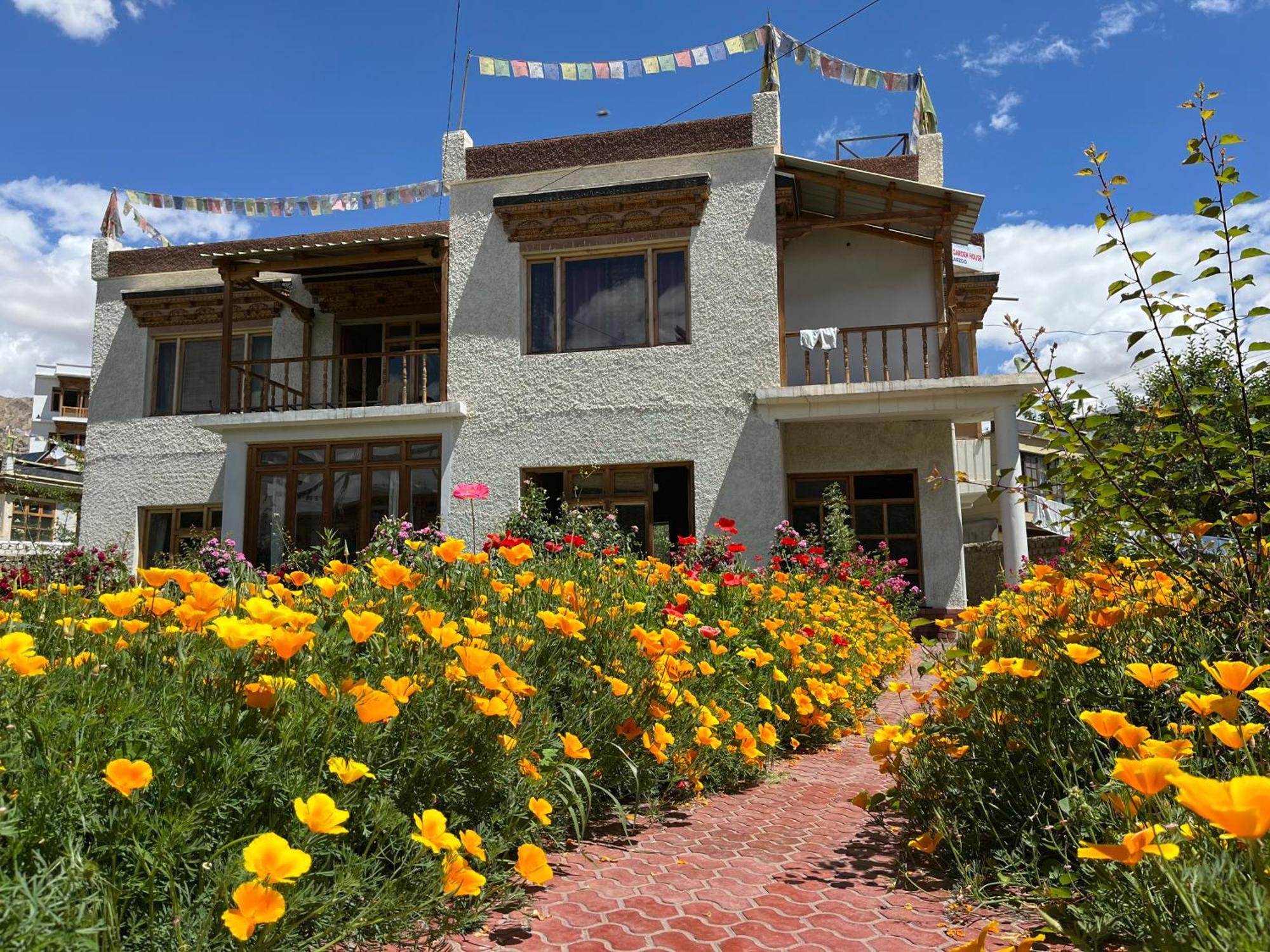 Hotel Chakzot Garden House Leh Esterno foto